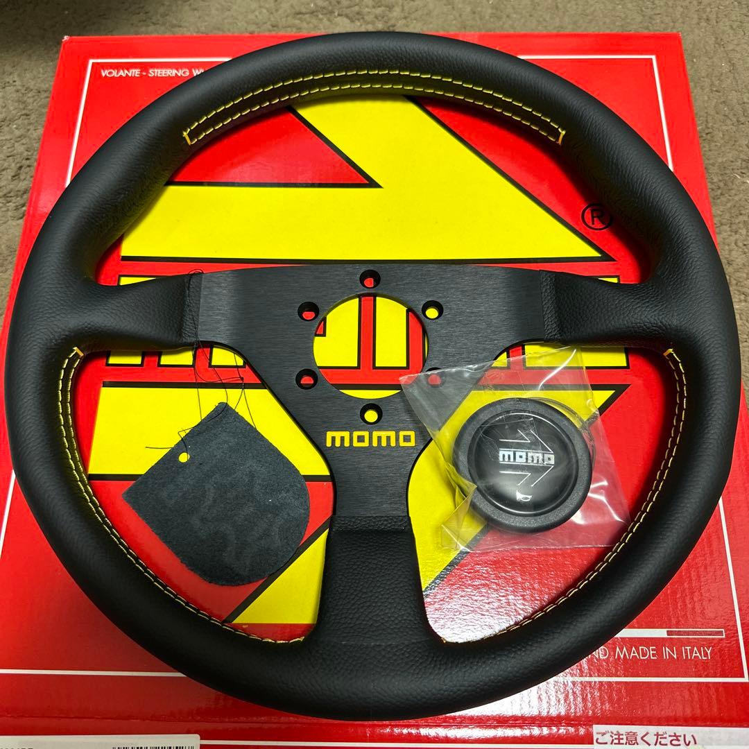 正規輸入品　MOMOヴェローチェレーシング320mm新品未使用 VELOCE RACING 320mm（V-2)