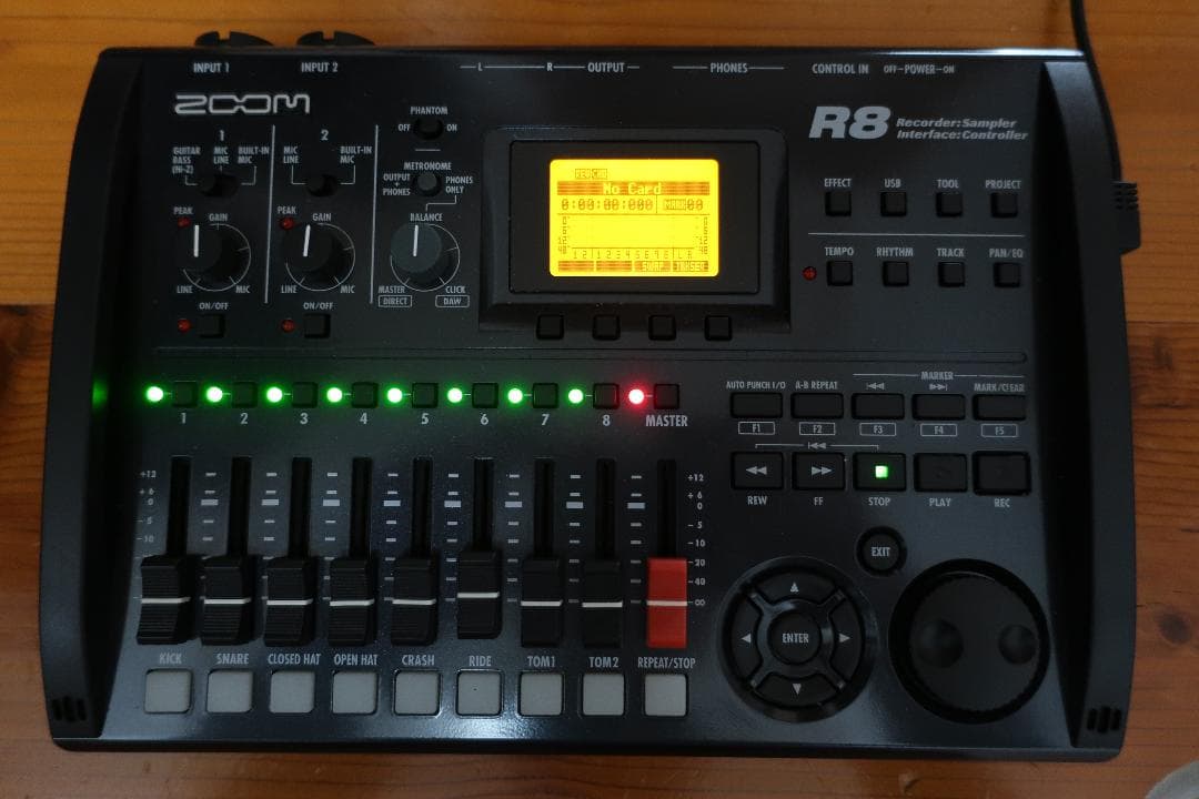 ZOOM マルチトラックレコーダー R8 ＆ フットスイッチ FS01 Amazon | 【フットスイッチ/FS01付】ZOOM ズーム R8 MTR