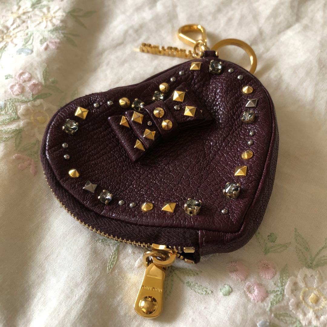 ミュウミュウ スタッズ付きハート型ケース　ビジュー　キーホルダー miu miu（ミュウミュウ） キーリング/バッグチャーム ハートモチーフ