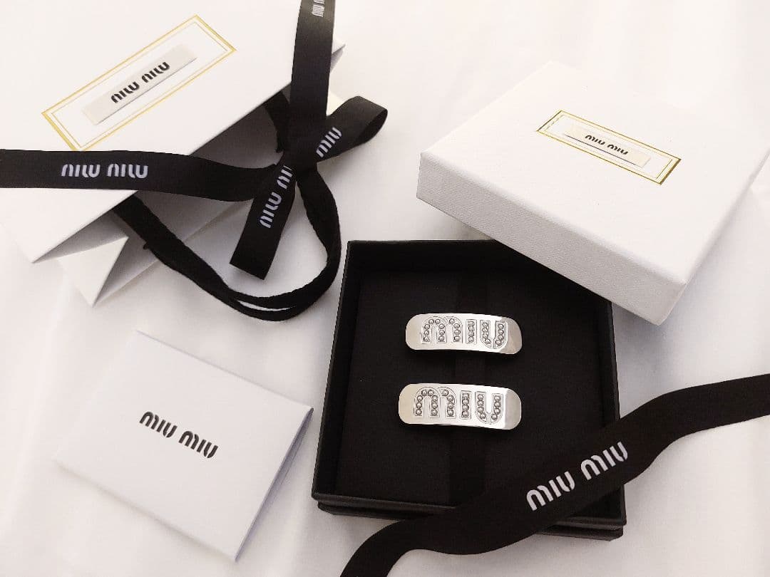 袋なしでお値下げ ヘアピン ヘアクリップ バレッタ ミュウミュウ MIUMIU MIU MIU - miumiu ロゴ ヘアクリップ ミュウミュウ バレッタの通販 by