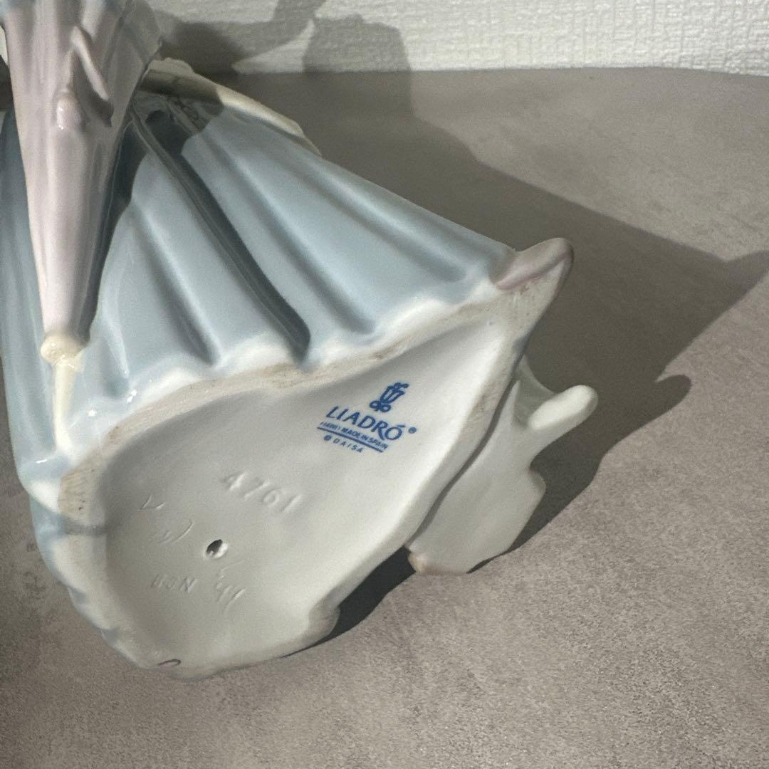 リヤドロ LLADRO【美品】フィギュリン《犬を連れた婦人》4761