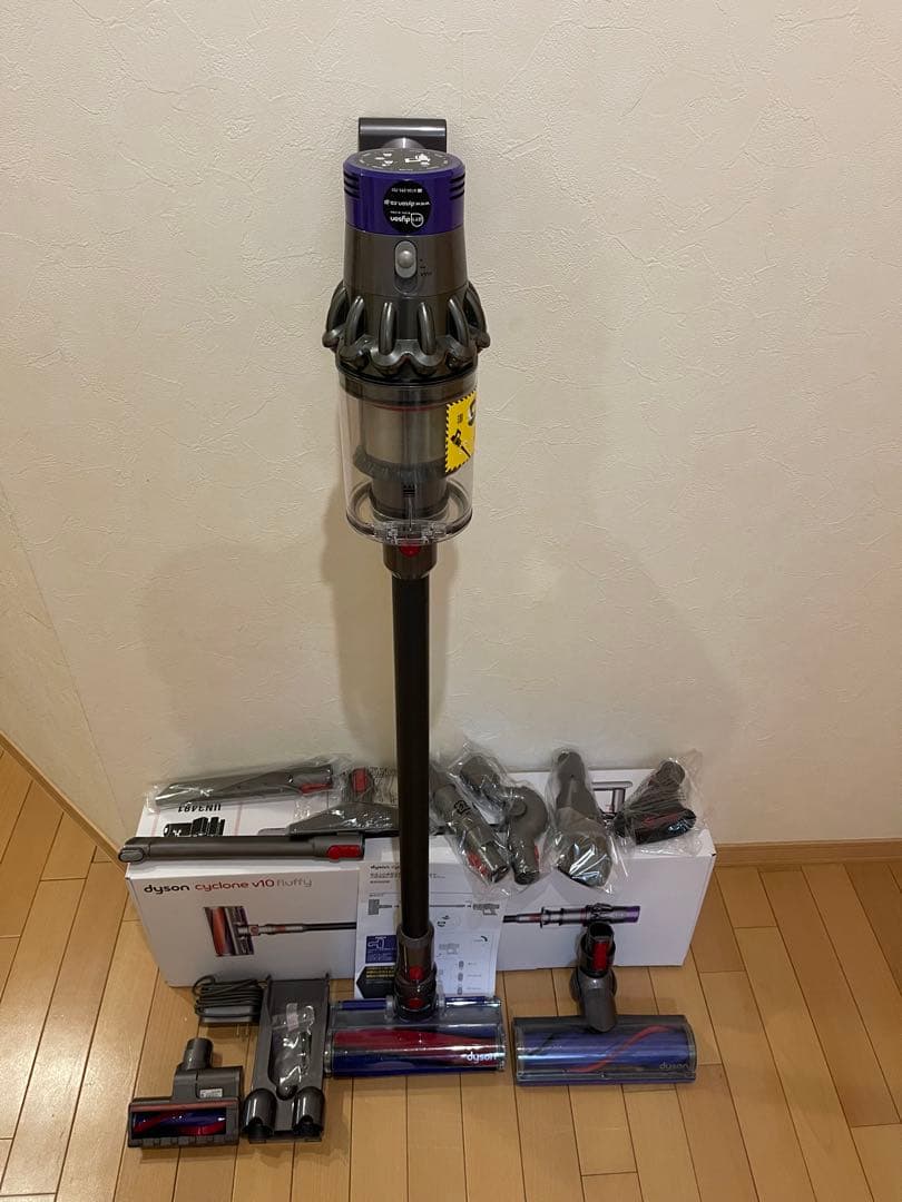 Dyson V10 SV12スティッククリーナー 本体　フルセット　美品 Dyson Cyclone V10 Fluffy (SV12 FF LF) | 掃除機 | ダイソン公式