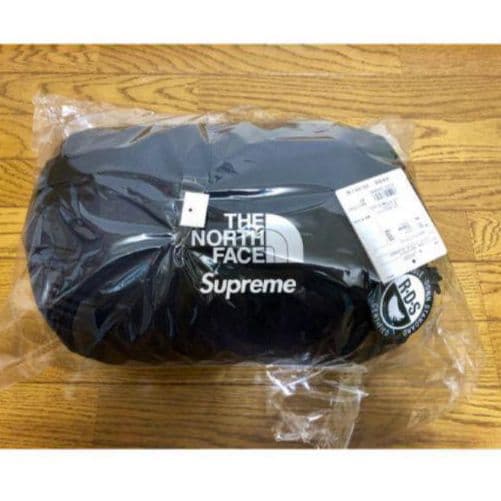 Supreme®/The North Face® Mountain Nupste
