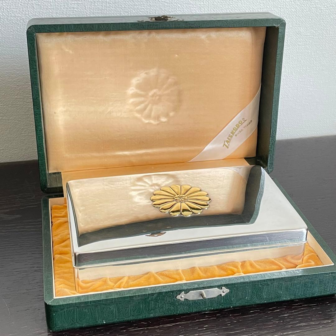 □566 銀製品 銀座大勝堂 皇室下賜品 煙草箱 十四葉一重裏菊 - メルカリ