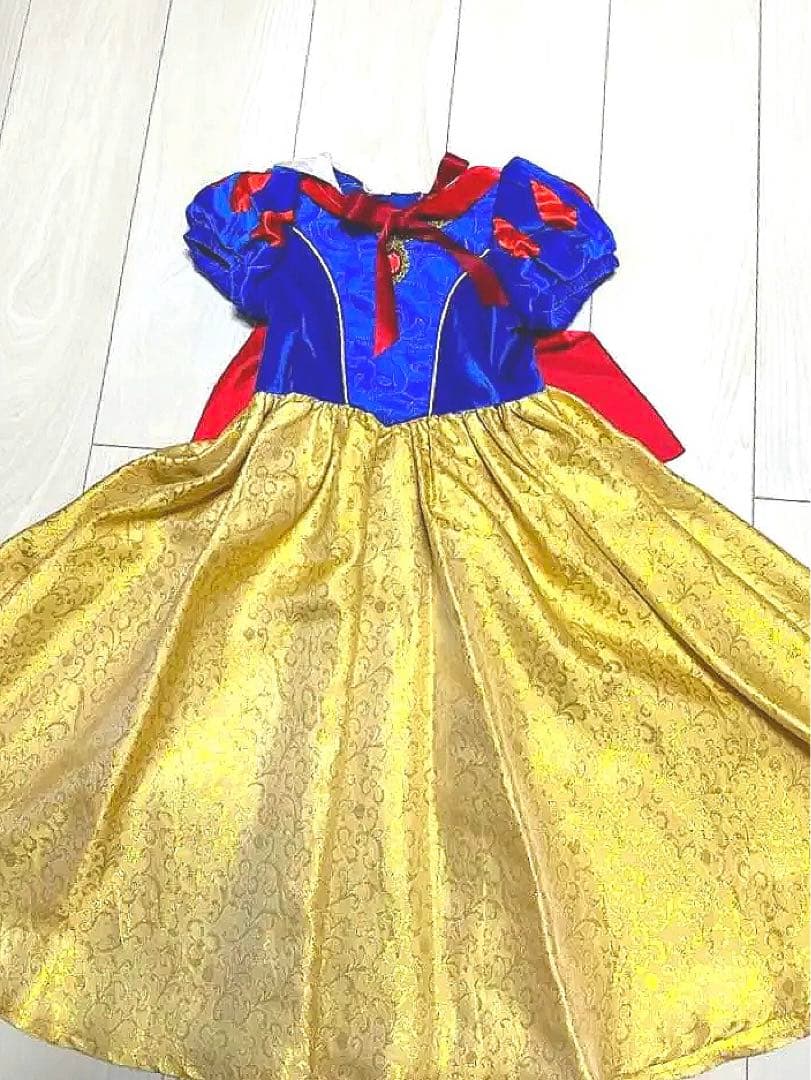 ビビディバビディブティック白雪姫ドレス。ティアラ，タスキあります。 ビビディバビディブティック白雪姫ドレス。ティアラ，タスキあります
