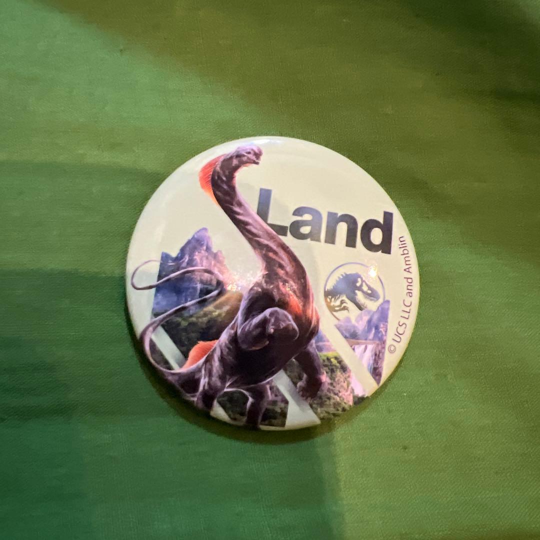 ジュラシック・ワールド 缶バッジ Land＋ミニクリアファイル - メルカリ