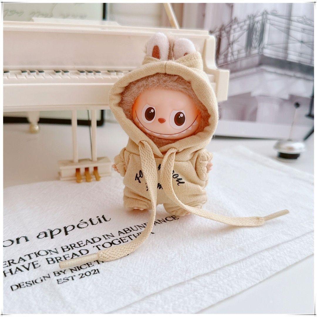 残2点】LABUBU イニシャルラブブ 10cm 着せかえ ベージュ つなぎ