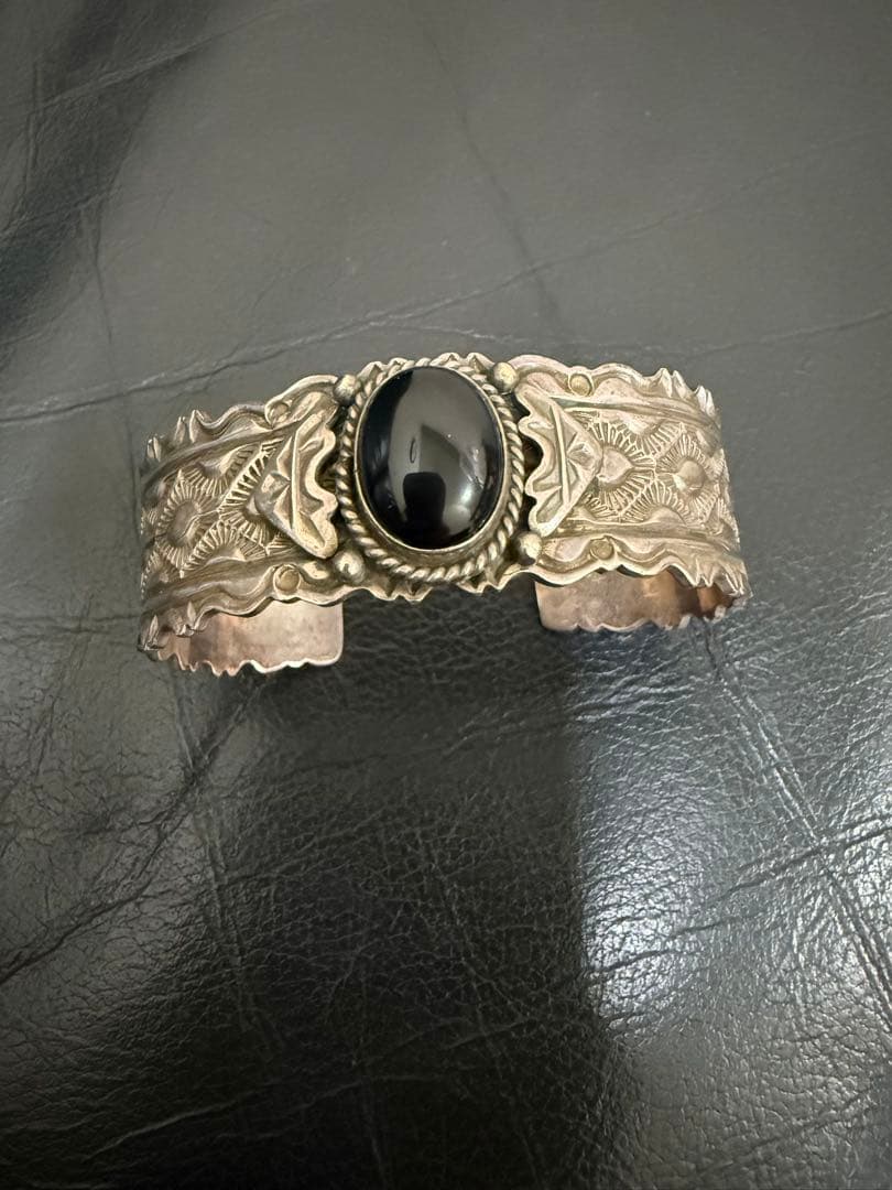 ナバホ族シルバー 彫刻デザイン バングル JA刻印 NAVAJO(ナバホ族) indian jewelry silver bangle インディアン