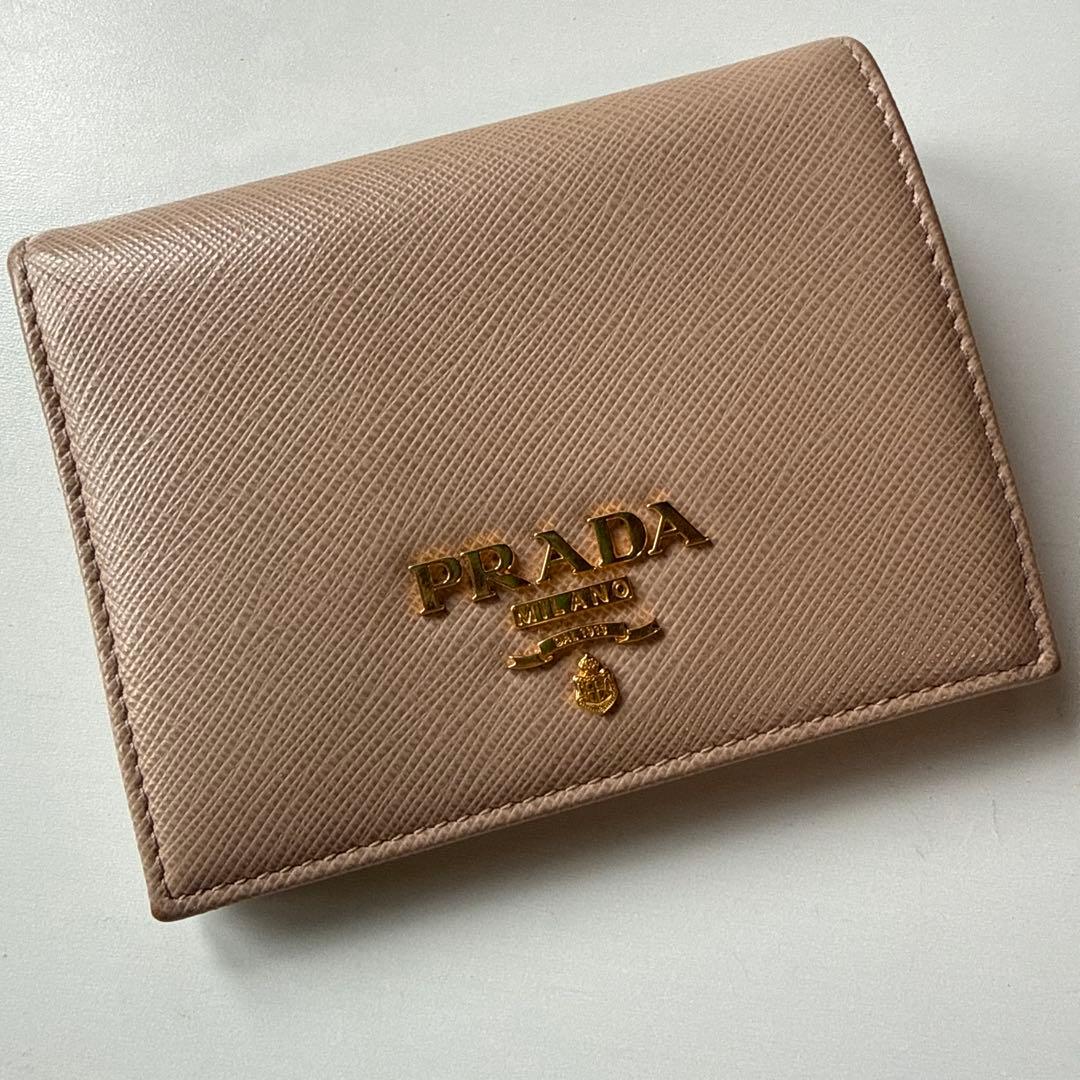 PRADA ピンクベージュ 二つ折り財布 - メルカリ