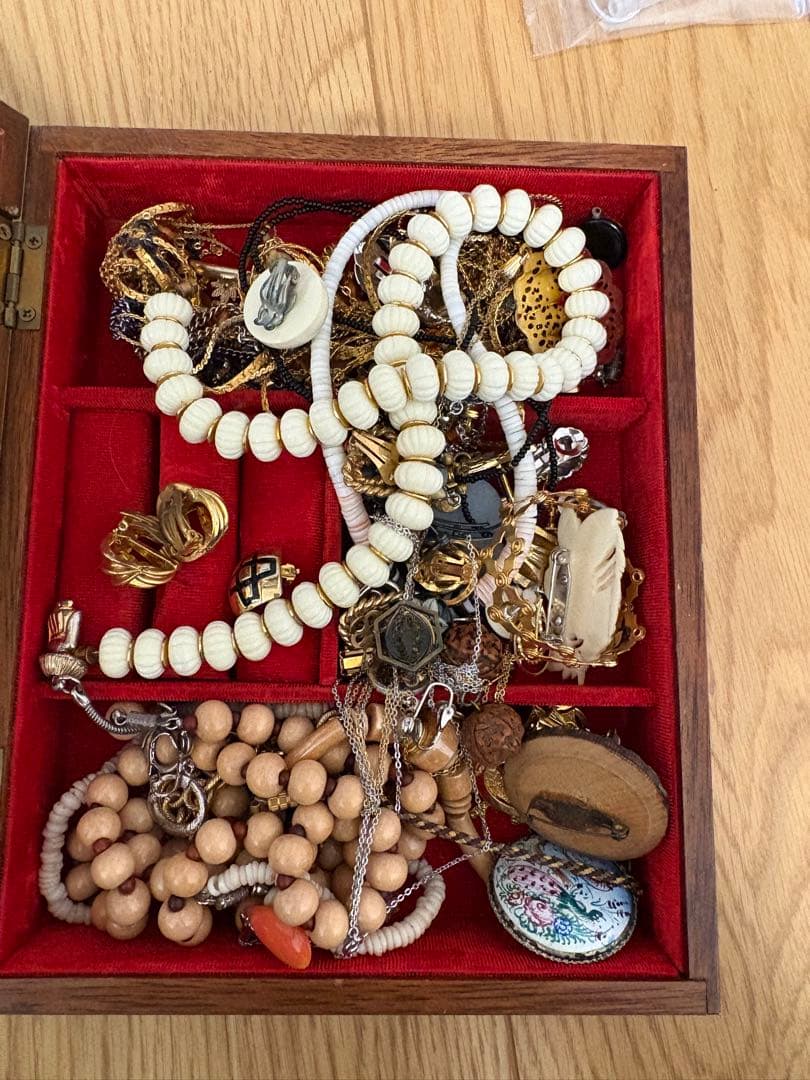 遺品整理 アクセサリーまとめ ジュエリーBOX付き - メルカリ