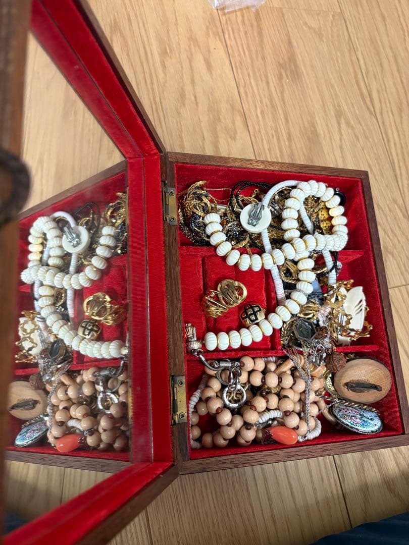 遺品整理 アクセサリーまとめ ジュエリーBOX付き - メルカリ