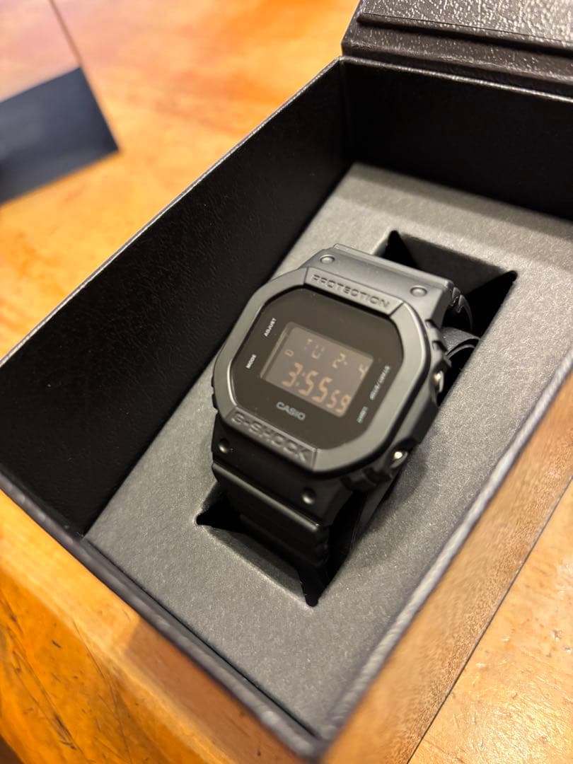 CASIO G-SHOCK 3523 オールブラック腕時計　カシオ CASIO G-SHOCK 衝撃に強い 軽い 丈夫 カーボン アウトドア カッコいい