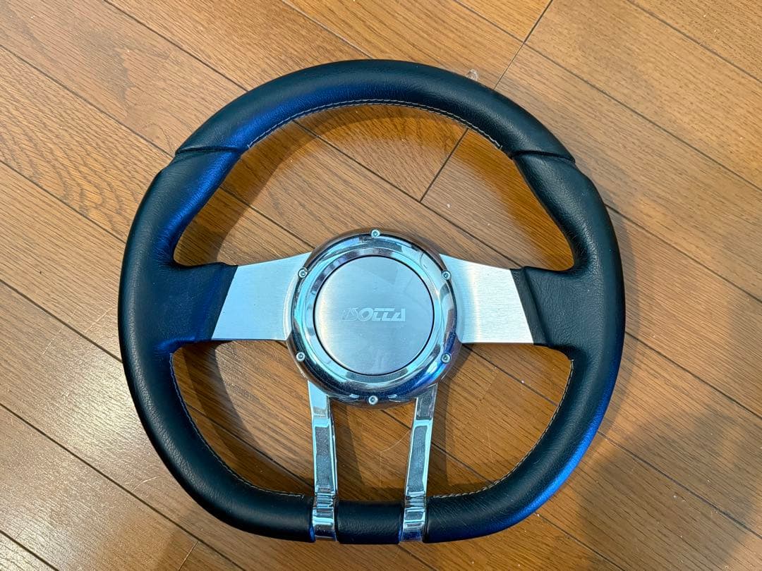 Isotta ステアリングホイール mbz137003_01_c823d624-e08c-