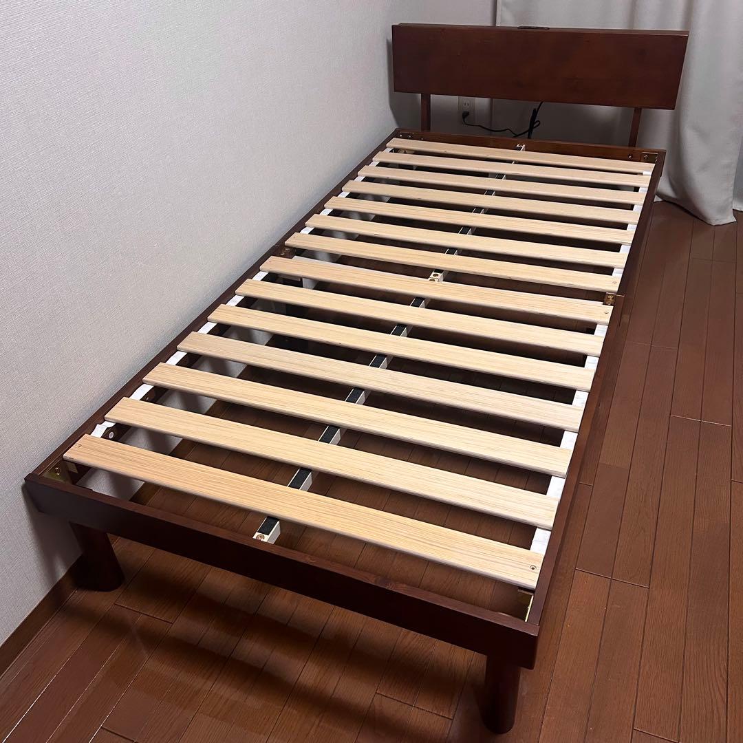 【宮付き・2口コンセント・天然木】ベッドフレーム　シングル 楽天市場】総ひのき スマホスタンド＆2口コンセント付 ベッド フレーム