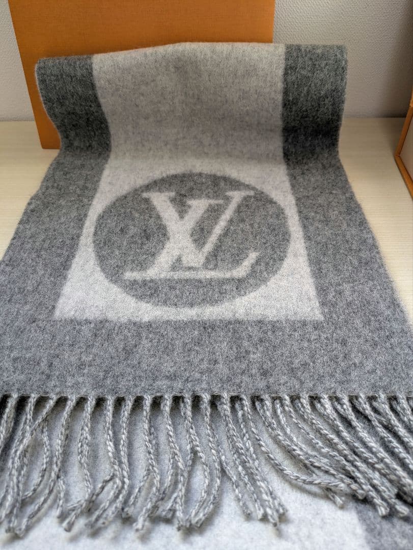 LOUISVUITTON マフラー　ルイ・ヴィトン　エシャルプ・カーディフ LOUIS VUITTON（ルイ・ヴィトン） マフラー エシャルプ・カーディフ