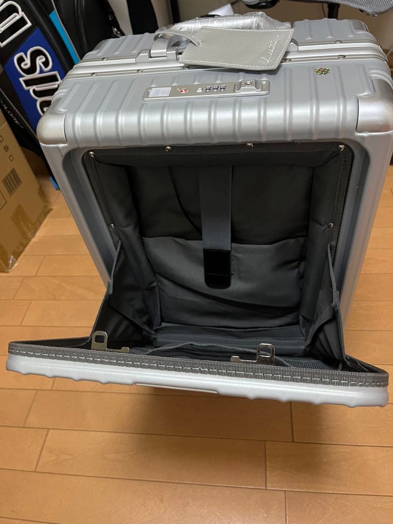 007様専用 新品未使用 リベティ 多機能スーツケース マットシルバー S