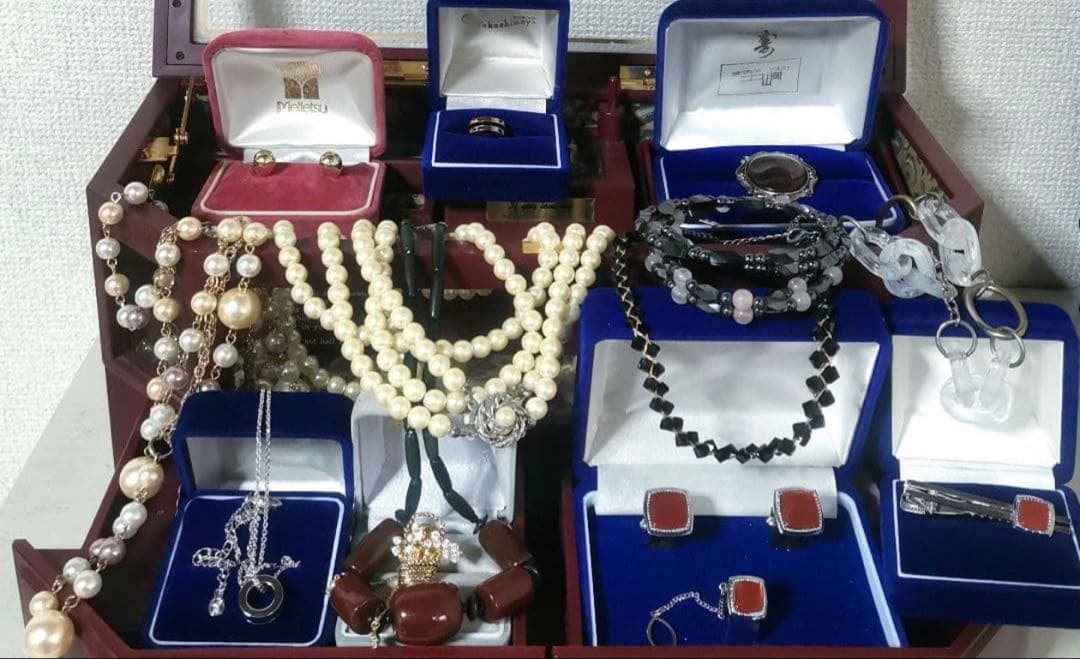 遺品整理 大量アクセサリー 刻印 指輪 金色 喜平 ネックレス ブローチ