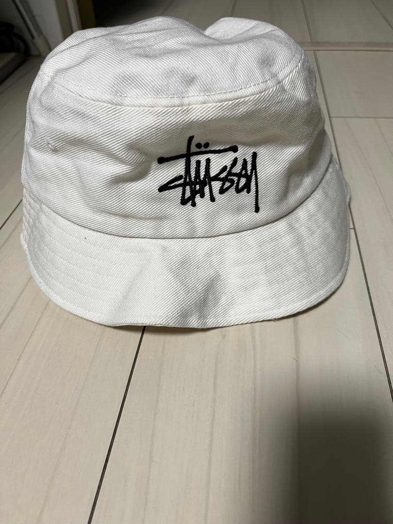 Stüssy ホワイト バケットハット L/XL - メルカリ