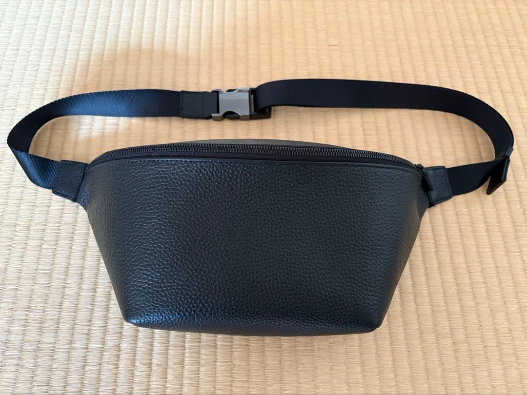 HushTug ハッシュタグ カーブドボディバッグ 姫路レザー HushTug