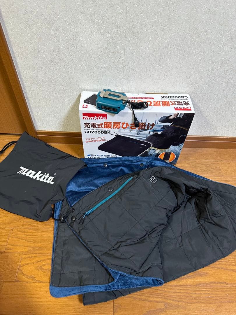 マキタ　充電式暖房ひざ掛け　cb200dbk バッテリーホルダ付き マキタ 充電式暖房ひざ掛け（バッテリホルダのセット