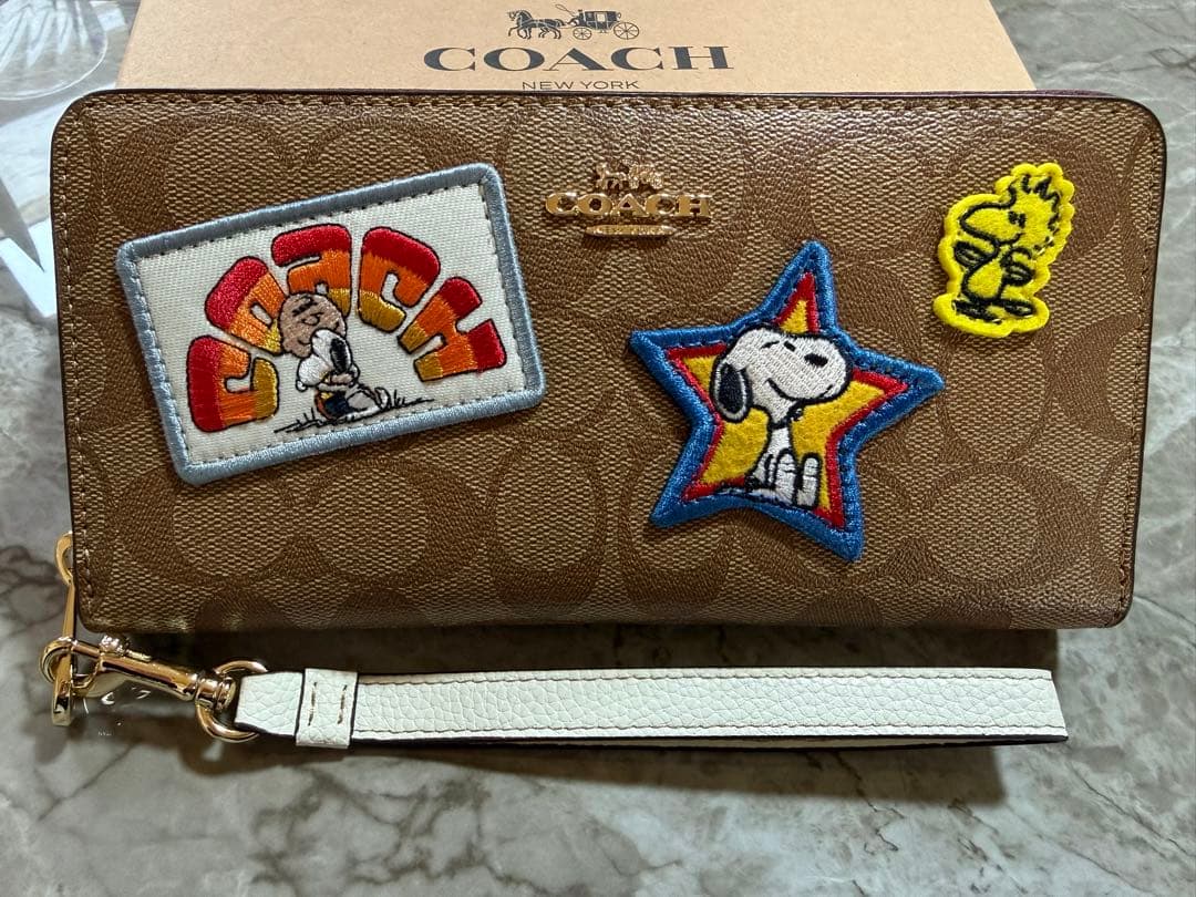 COACH スヌーピー パッチ 長財布 - メルカリ