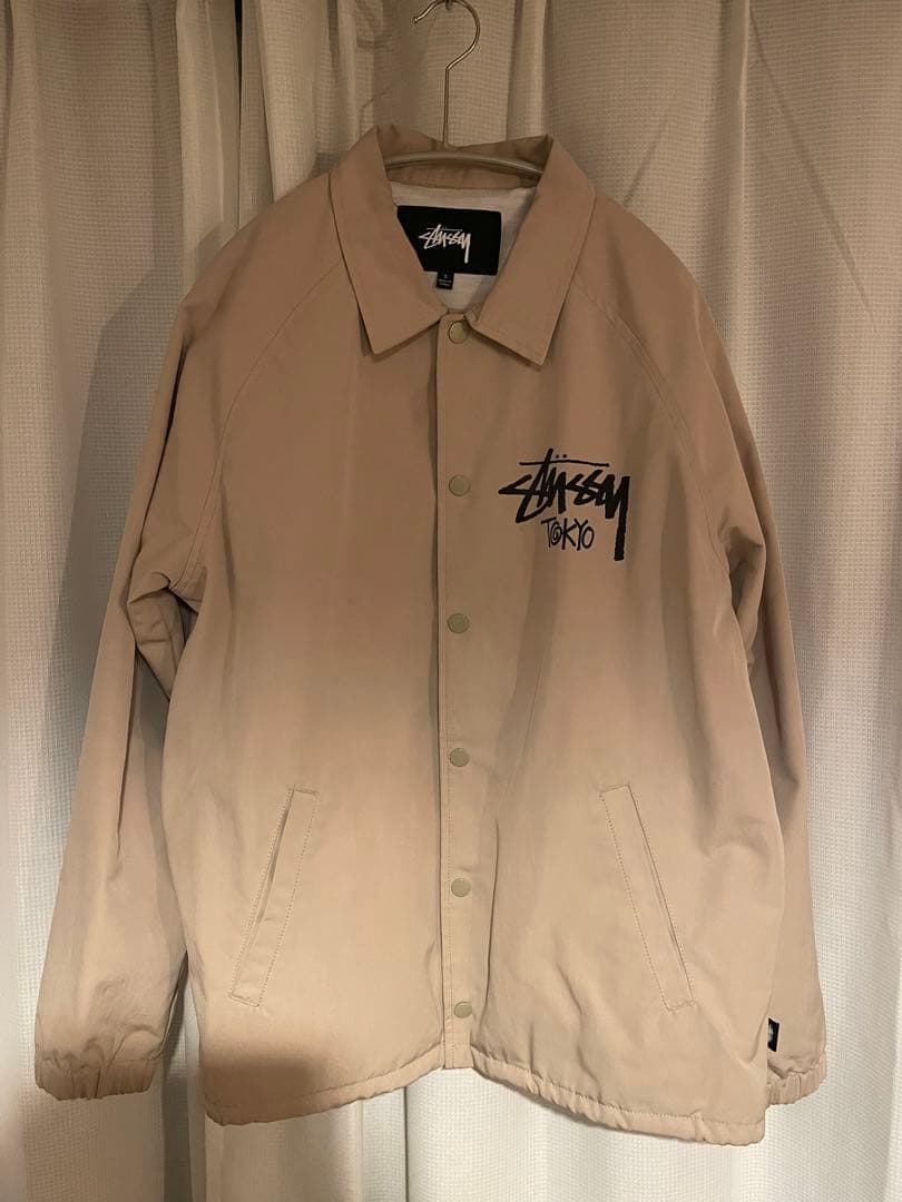 Stussy ベージュ コーチジャケット S (TOKYO限定) - メルカリ