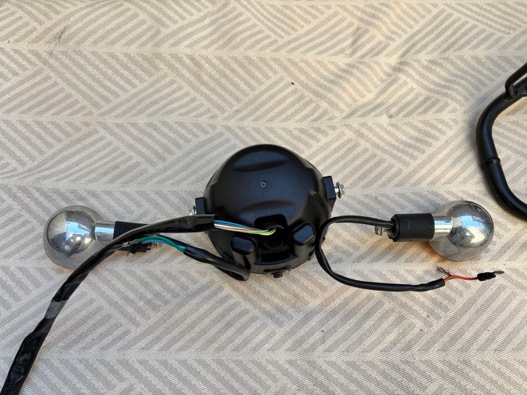スーパーカブ50プロ カゴ LEDヘッドライト付き - メルカリ