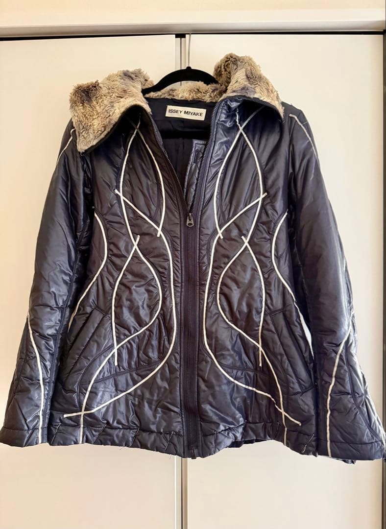 イッセイミヤケ　ファー付きネイビージャケット 中古・古着通販】I.S.ISSEY MIYAKE (アイエス イッセイミヤケ
