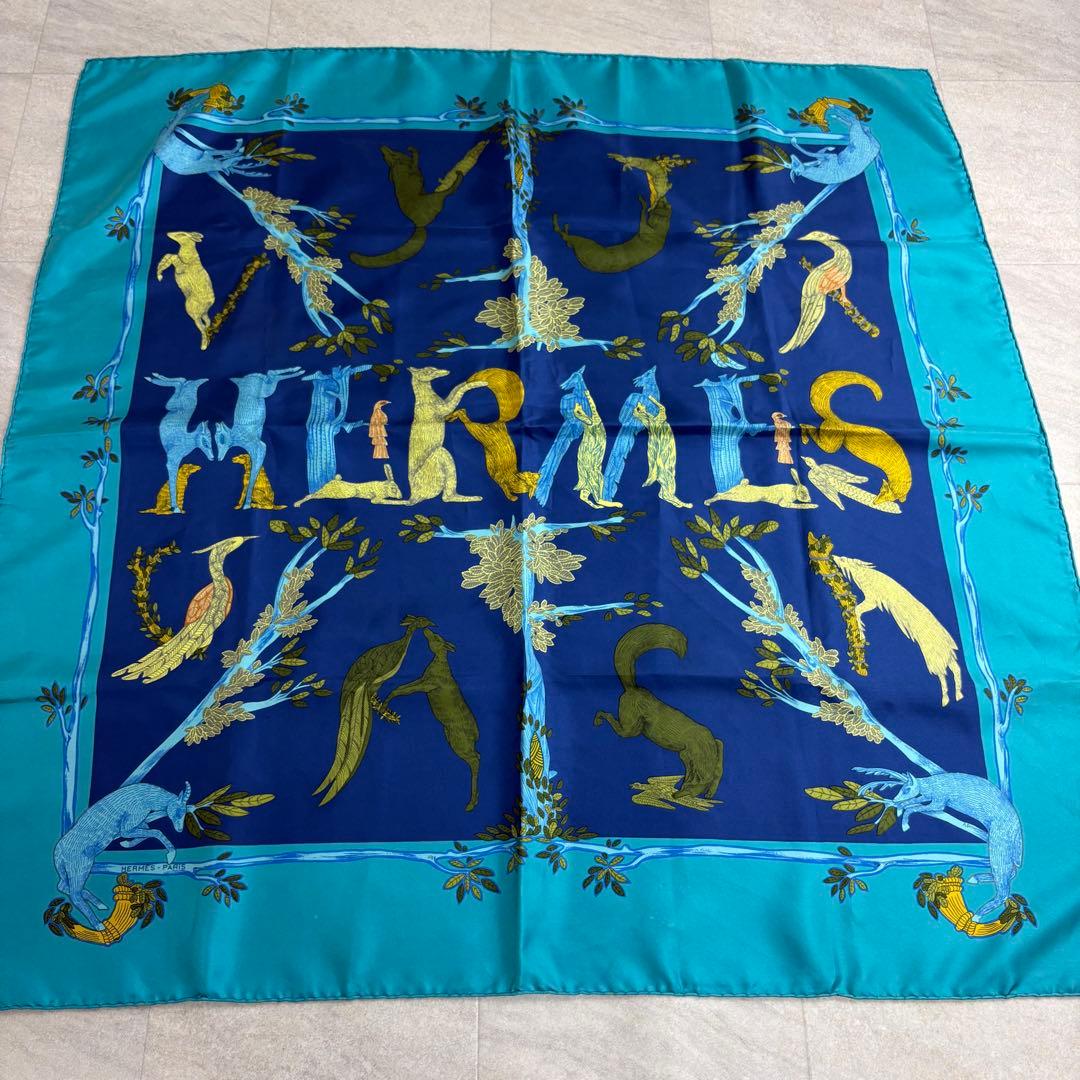 箱付き HERMES エルメス スカーフ カレ90 ANIMAL ALPHAET HERMES（エルメス） スカーフ カレ90 ANIMAL ALPHABET 動物