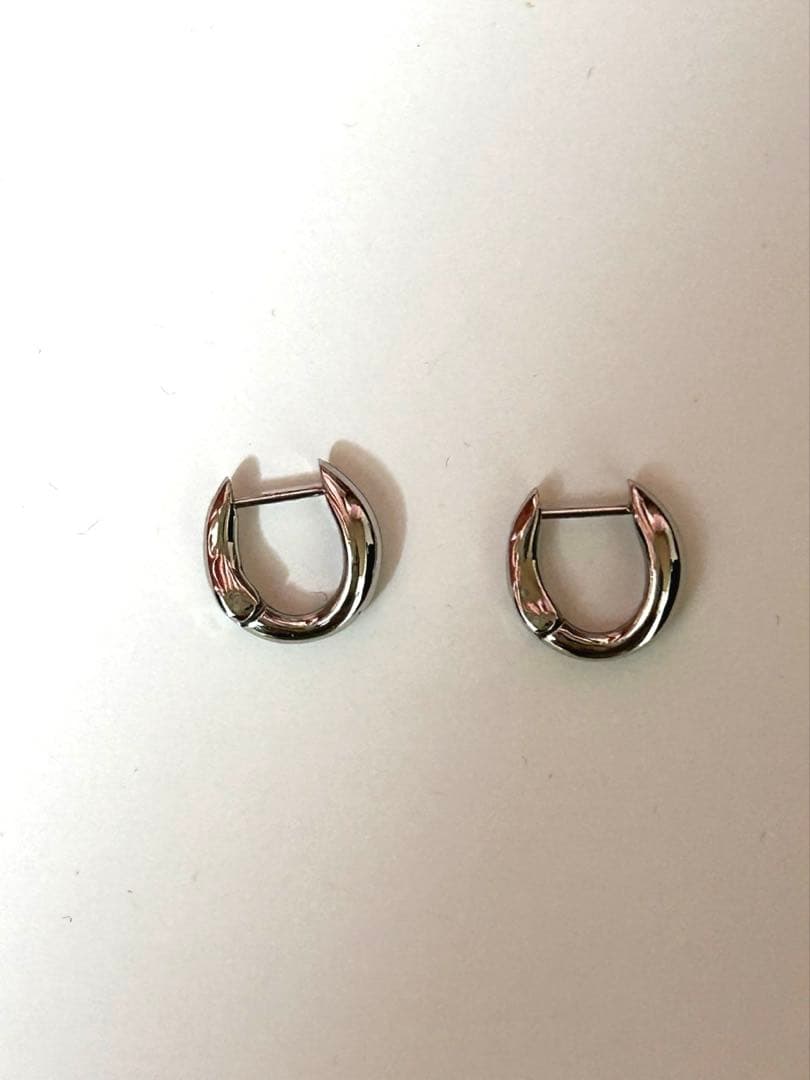 ete チャンキーハグピアス シルバーカラー - メルカリ