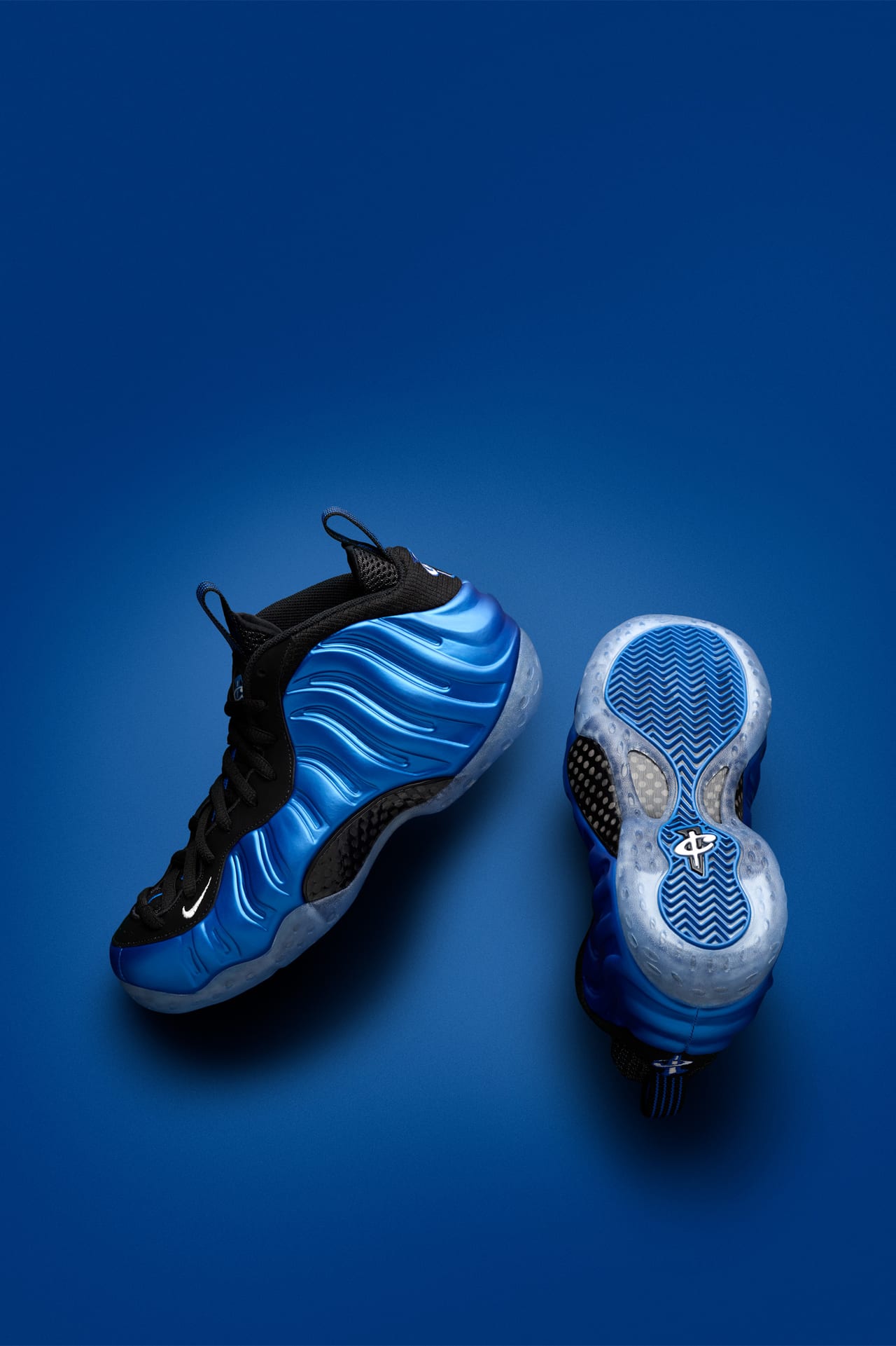 ナイキ エア フォームポジット ワン 20 'Royal'. Nike SNKRS