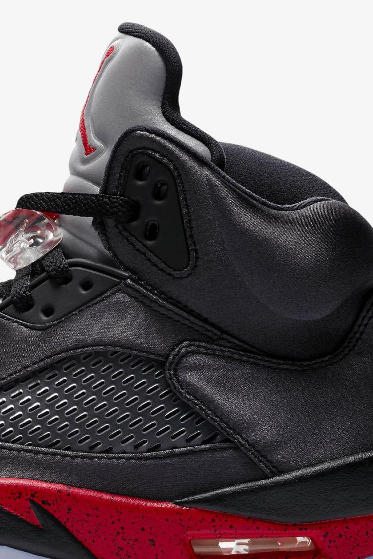 エア ジョーダン 5 'Black and University Red' 発売日. Nike SNKRS
