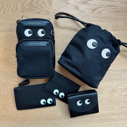 ANYA HINDMARCH＞EYES ドローストリング ポーチ