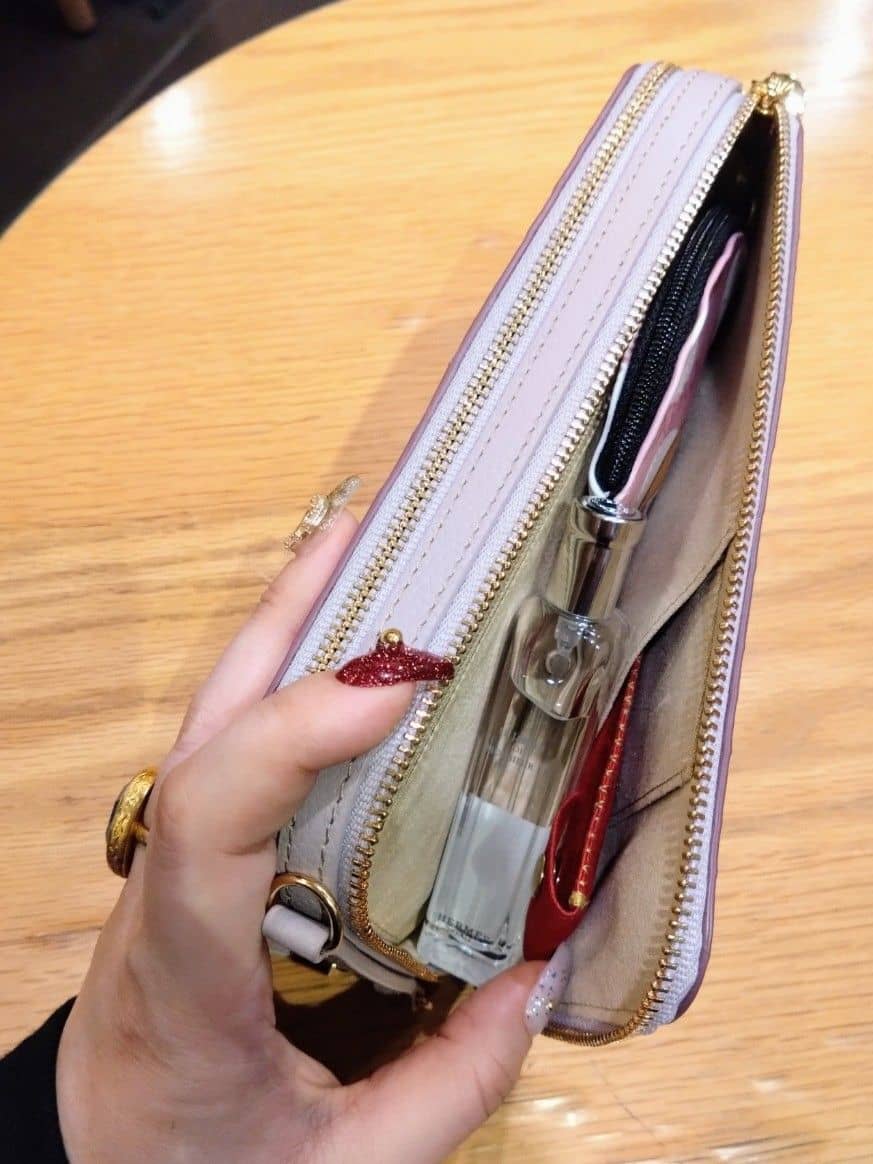 2個持ちスタイルに最適！”華やかでオトナな【ATAO魅惑カラー】のお財布