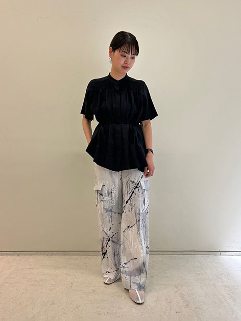 シルクリネンクロス アシンメトリーヘムブラウス｜トゥモローランド