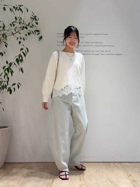スタッフコーディネート】ショルダーレースVネックニット｜shiomi