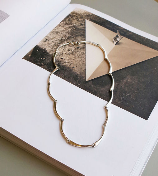 bold wavy necklace | eat