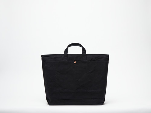 Base Tote M | This is a(n)