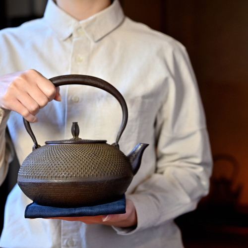 鉄瓶 平丸型 霰 1.5L | 南部鉄器 幸工芸 鉄瓶