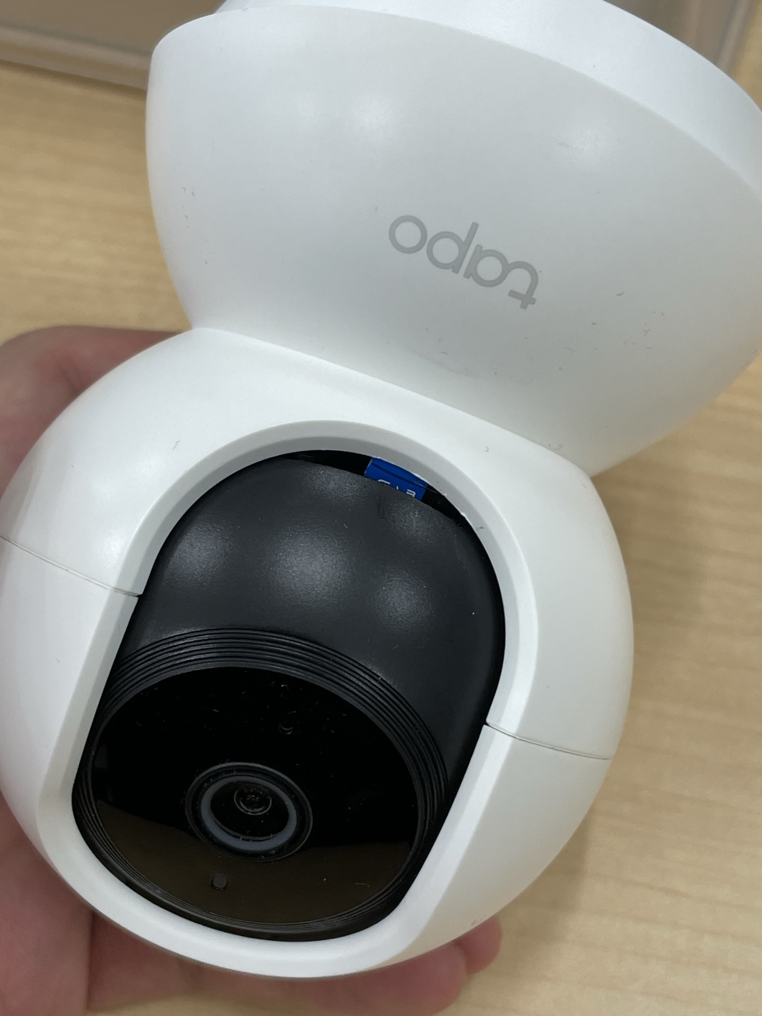 TapoパンチルトカメラにmicroSDカードが引っかかってしまった場合は