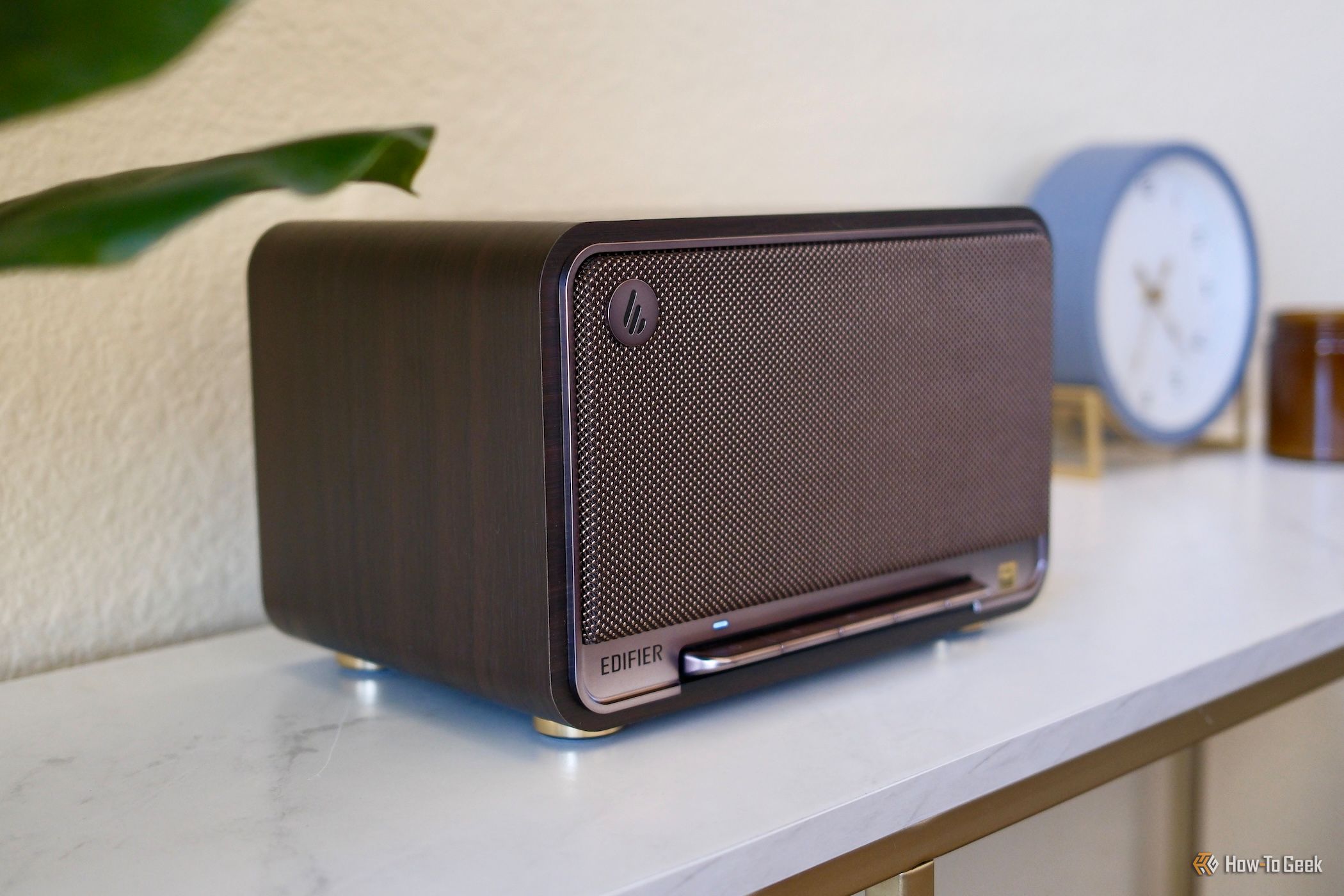 Edifier D32 Review: A Classy Bluetooth and AirPlay Speaker