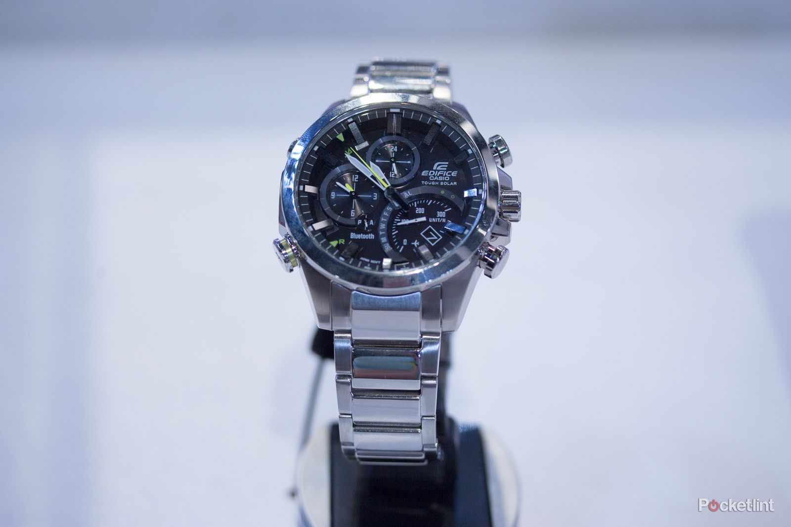 132297-smartwatches-news-hands