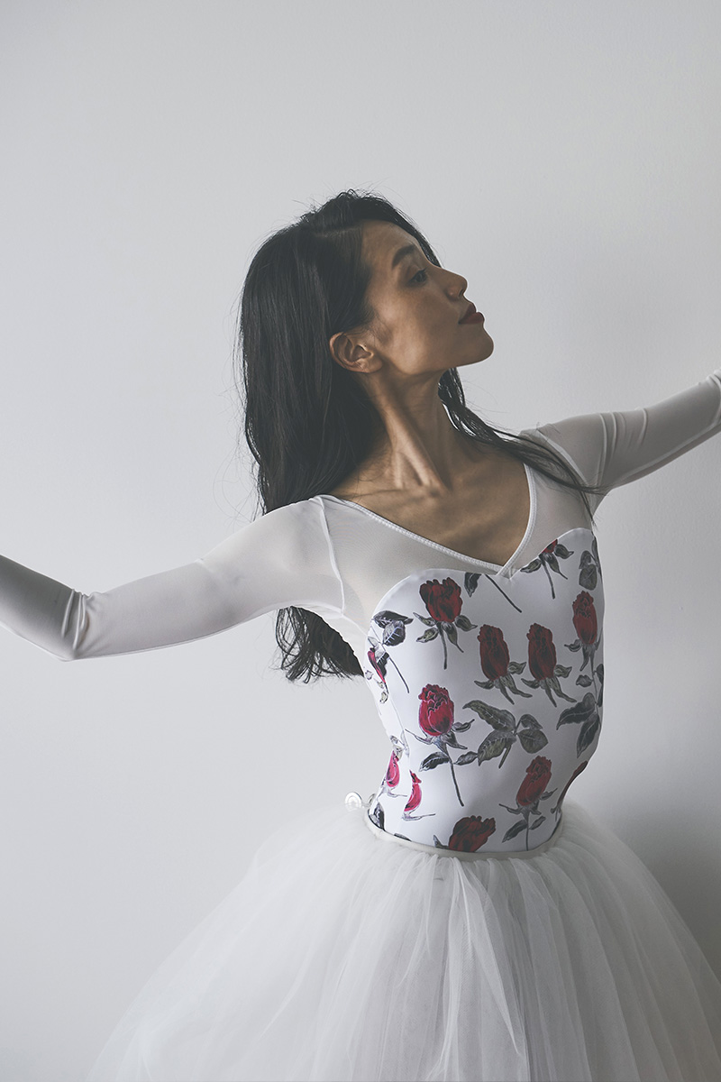 stina / type V lucky / Noire Rose white