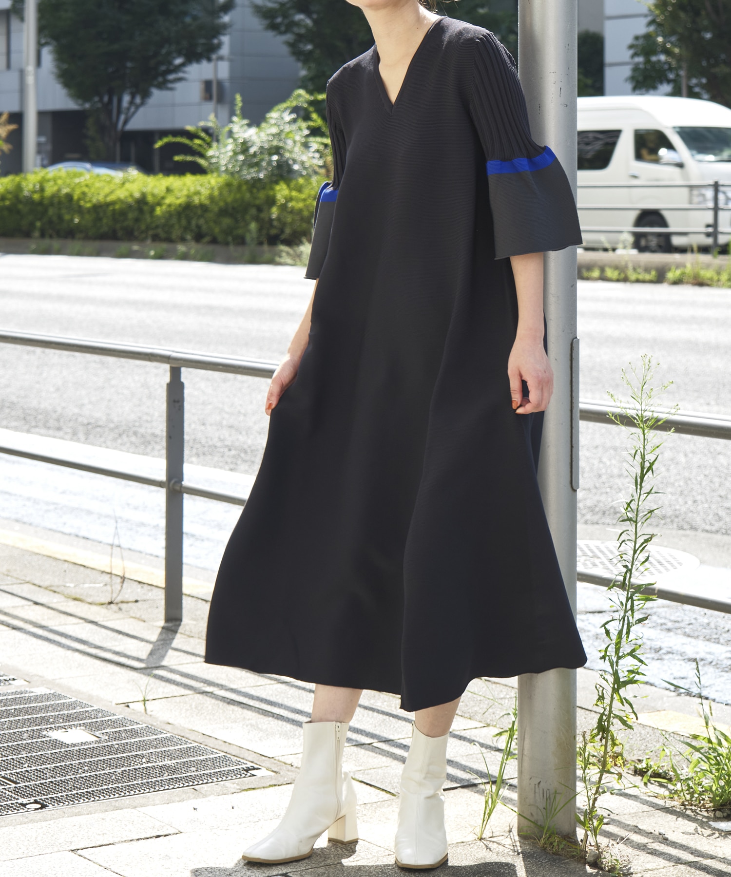 POTTERY SHORT BELL SLEEVE FLARE DRESS(1 BLACK): CFCL: WOMENS