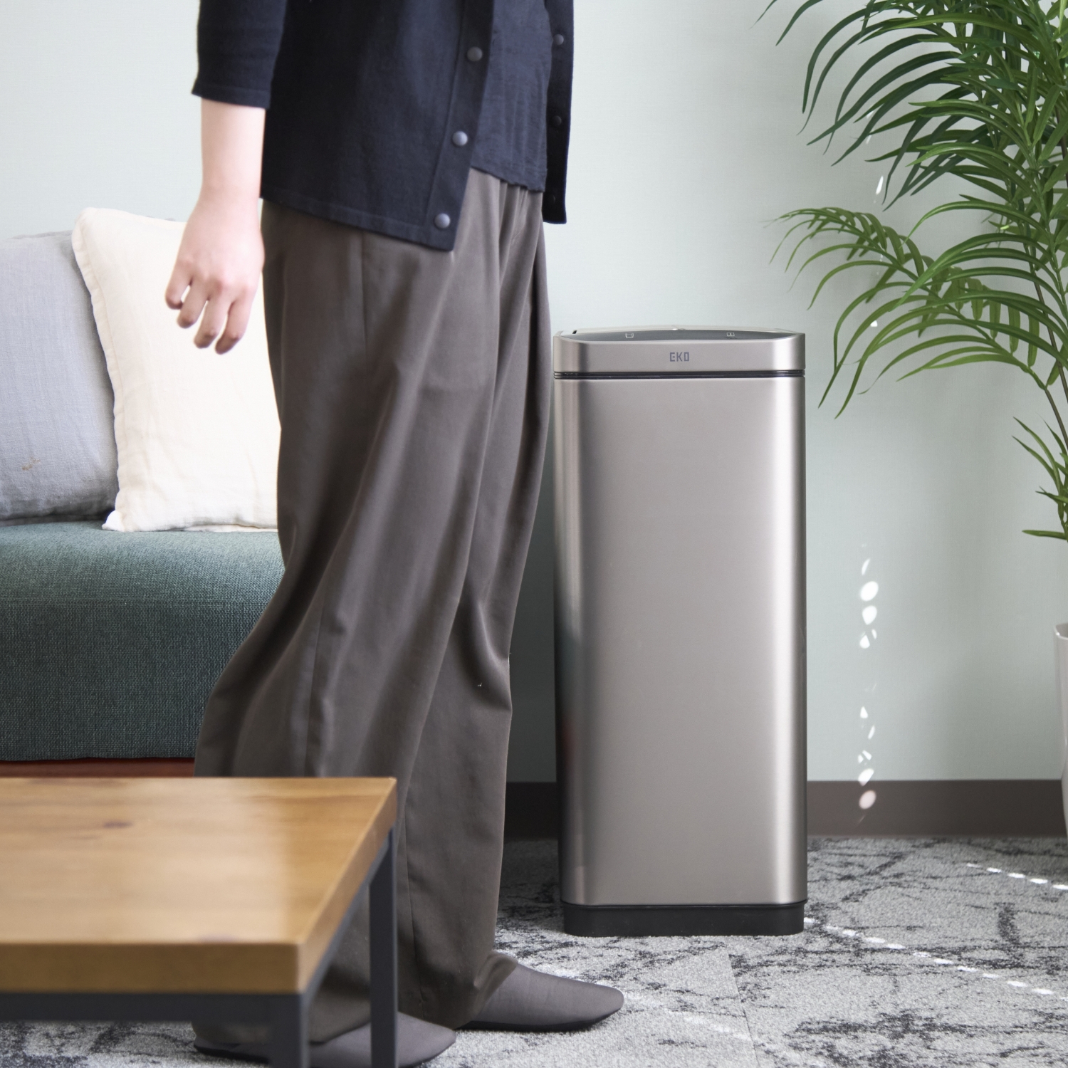 EKO/エックスウィング センサービン45L -自動開閉するから、両手が