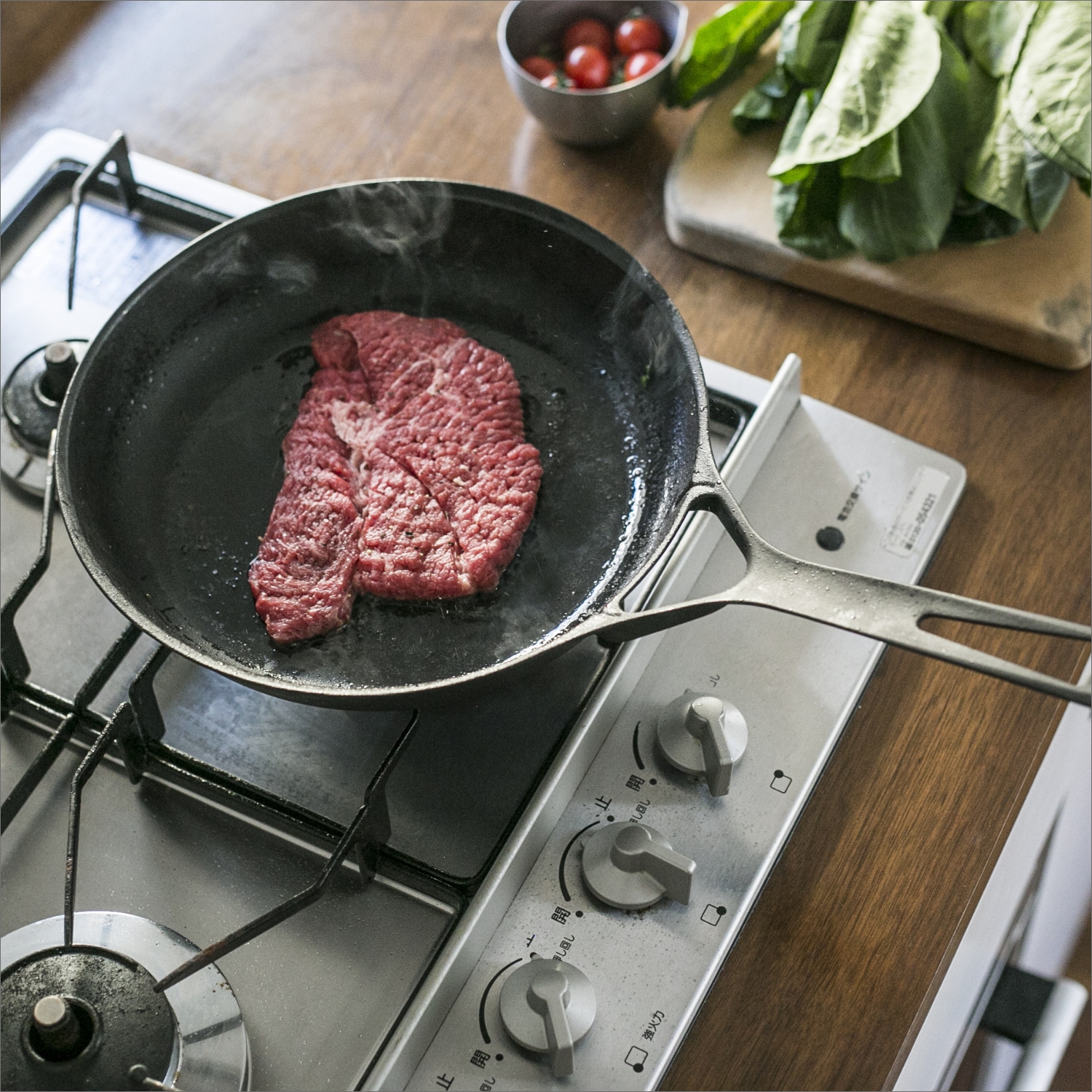 UNILLOY/フライパン 26cm -鋳鉄なのに重くない、お肉が絶品になる
