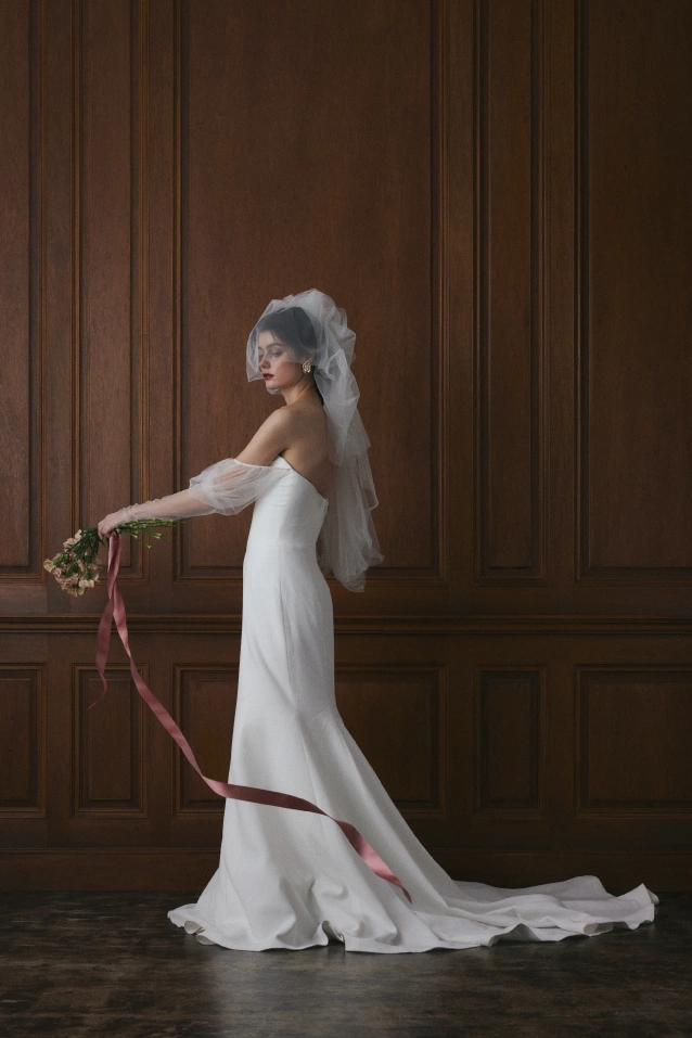 Vera Wang（ヴェラ・ウォン）のAva / アヴァ（ホワイト）です